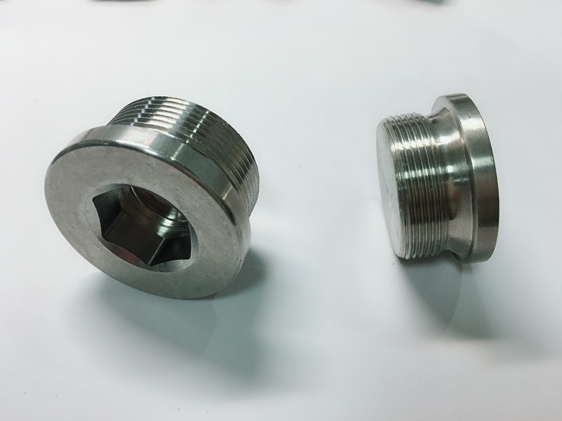 maxsus zanglamaydigan po'latdan yasalgan uzuk murvat bilan ss tugmachali uzuk